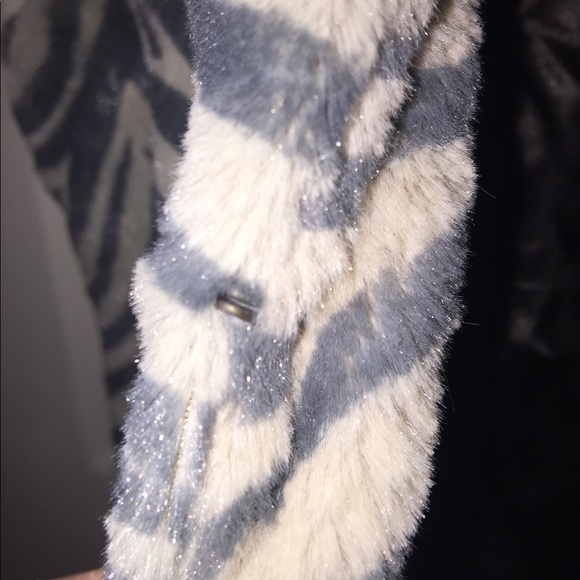 Vest - Picture 4 of 5